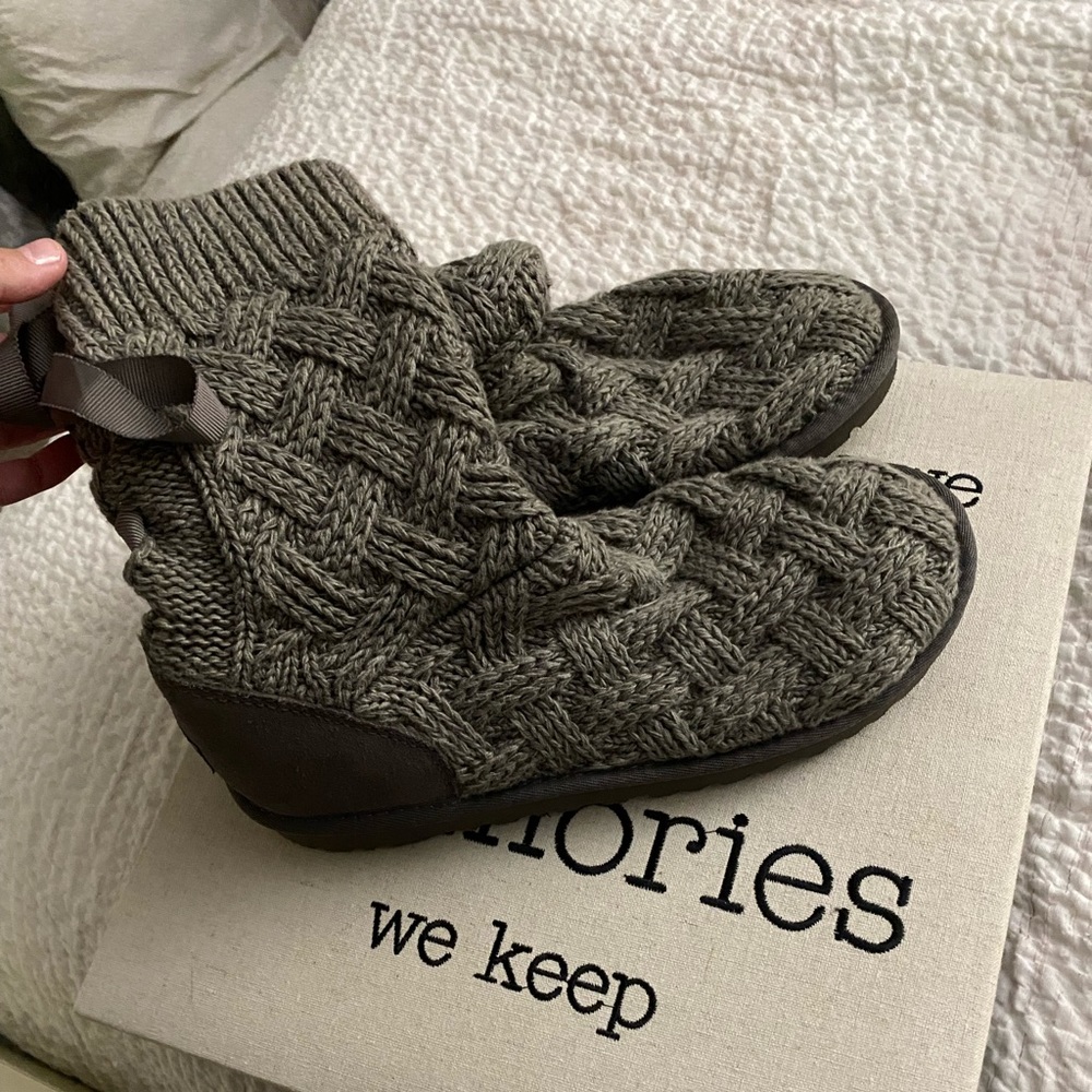 Brand New Lace Knit Uggs